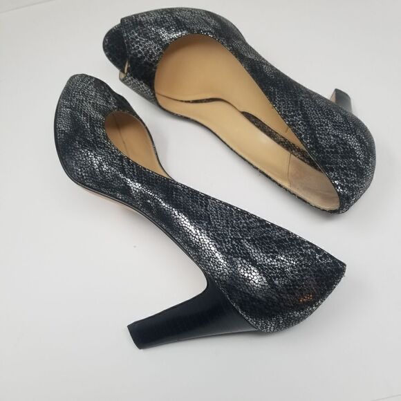 COLE HAAN PEEP TOE HEELS. BLACK SILVER TEXTURE. SIZE 9B. - Picture 16 of 16
